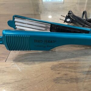Excellent Condition Crimping Iron